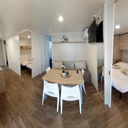 Amadria Park Trogir - Mobile Homes ホリデーパーク 4*